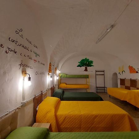 Lupus In Fabula Hostel Miglionico Екстериор снимка