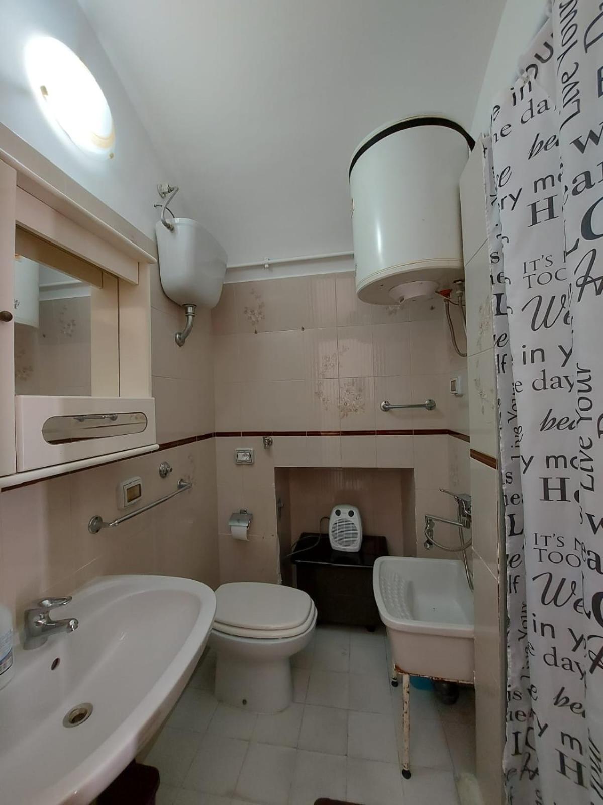 Lupus In Fabula Hostel Miglionico Стая снимка