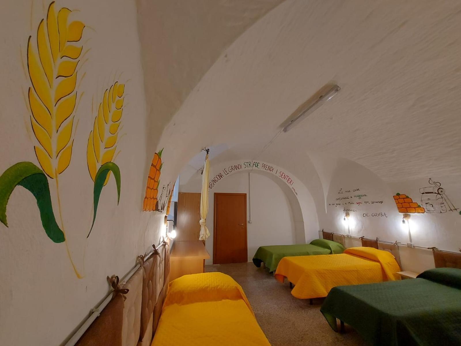 Lupus In Fabula Hostel Miglionico Екстериор снимка